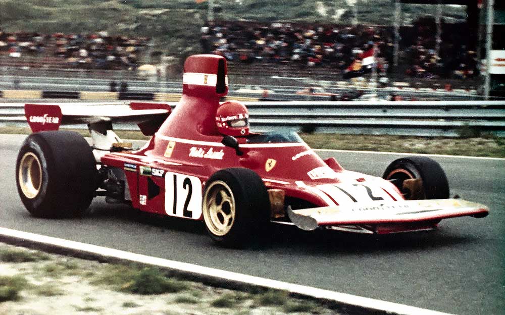 フェラーリ312B3-74をドライブするニキ・ラウダ、1974年FIA-F1世界選手権