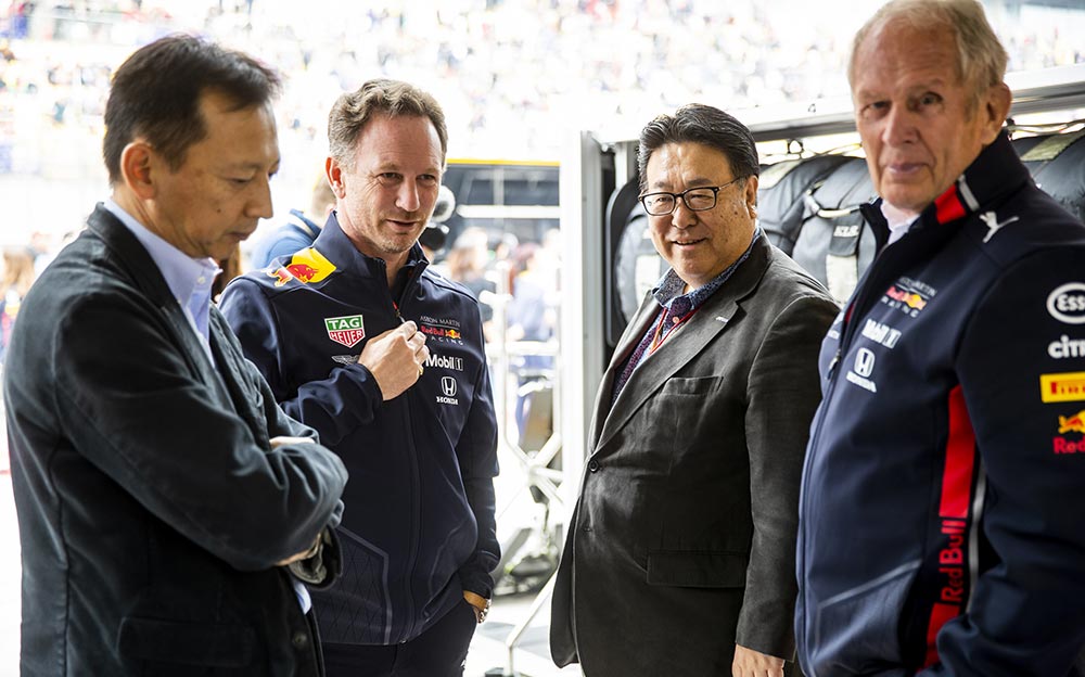 ホンダF1の長谷川祐介と倉石誠司副社長、レッドブルのクリスチャン・ホーナー代表とヘルムート・マルコ2019年F1中国GPにて
