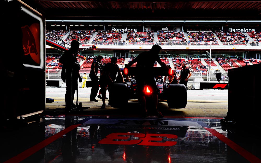 レッドブル・ホンダのガレージ、F1スペインGPのカタロニア・サーキットにて
