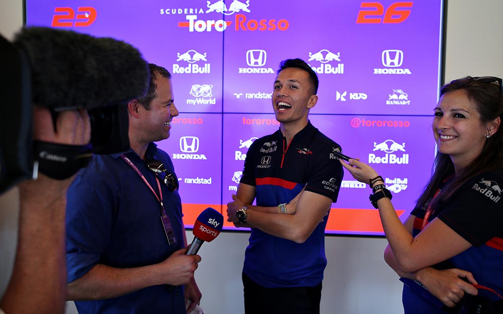 メディアセッションで質問に答えるトロロッソ・ホンダのアレックス・アルボン、F1フランスGPにて