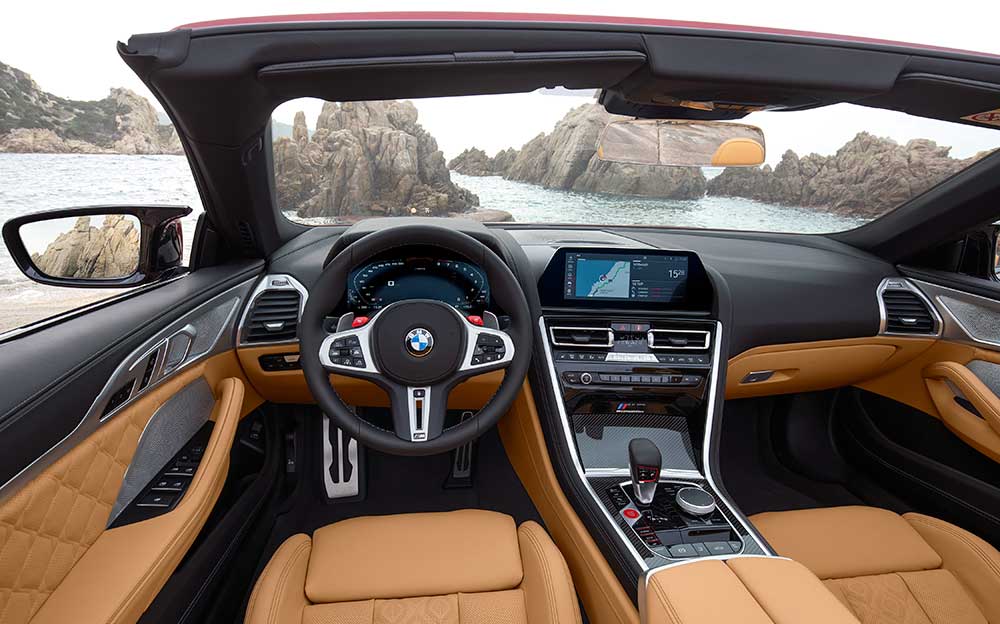 BMW新型M8カブリオレ インテリア