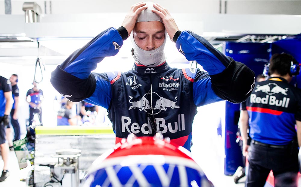 F1ドイツGPのフリー走行に向けてガレージ内で準備をするトロロッソ・ホンダのダニール・クビアト