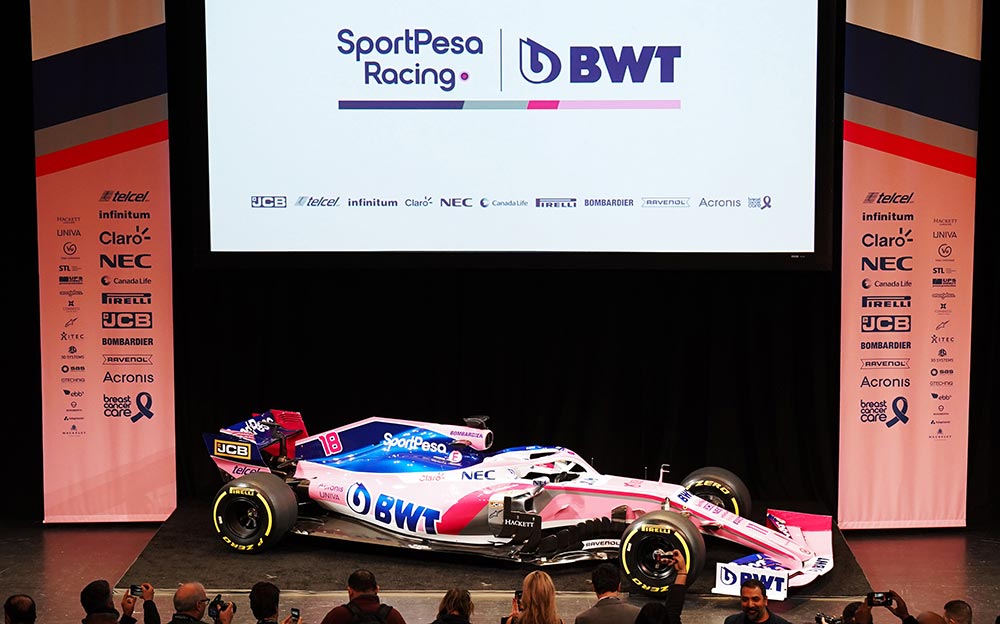 スポルペーザ・レーシングポイントF1チームの新車発表会の様子