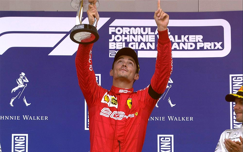 亡きアンソニー・ユベールを想い、ベルギーGPでの初勝利を捧げたフェラーリのシャルル・ルクレール、2019年F1ベルギーGPの表彰台セレモニーにて