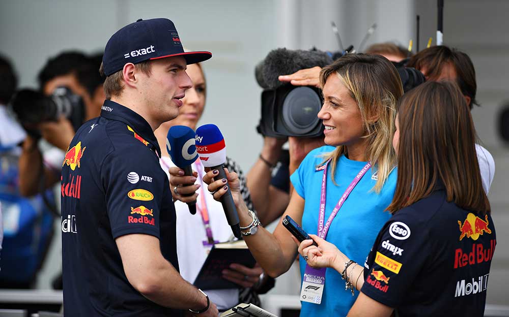 Sky Sportのインタビューに応えるレッドブル・ホンダのマックス・フェルスタッペン、2019年F1日本GPにて