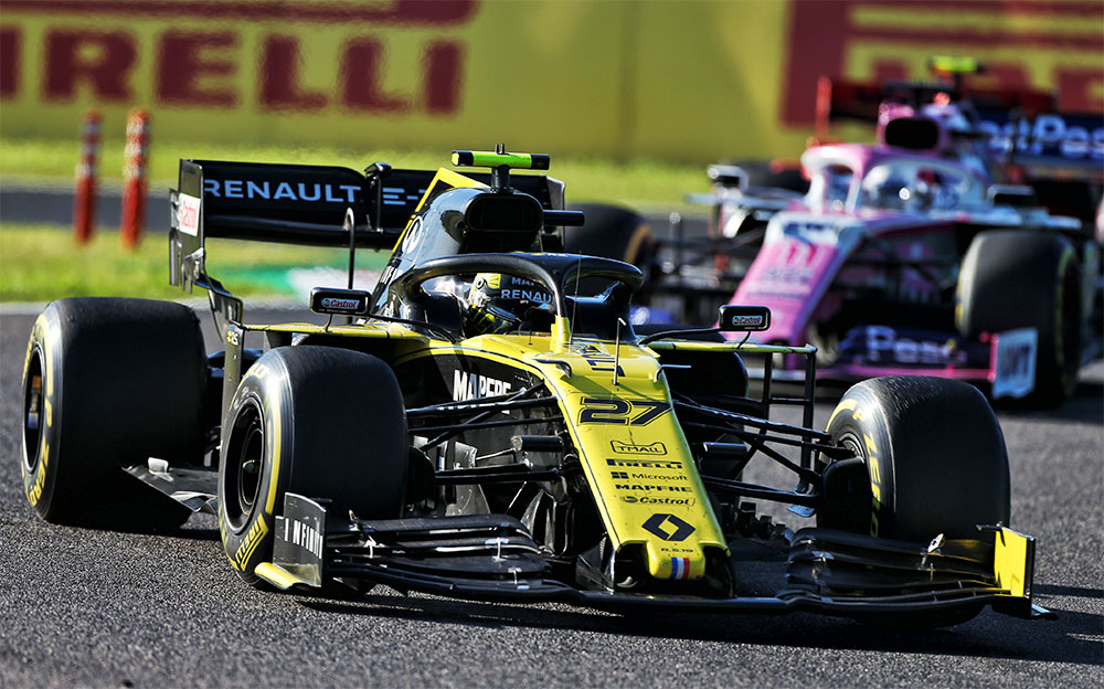 レーシングポイントを従えて走るルノーのニコ・ヒュルケンベルグ、2019年F1日本GP決勝レースにて