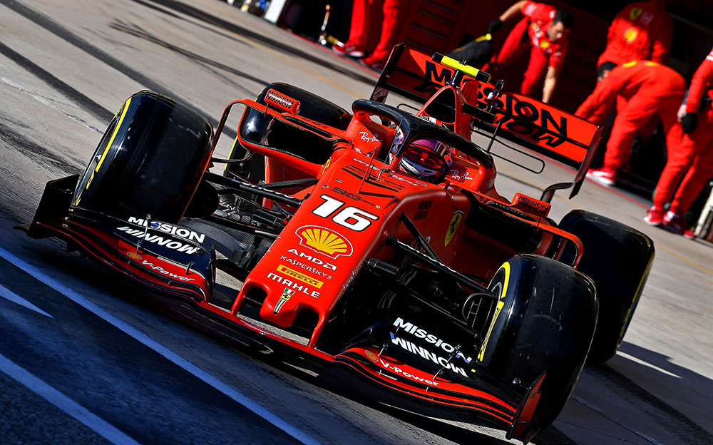 ガレージからコースへと出るスクーデリア・フェラーリのシャルル・ルクレール、2019年F1アメリカGP