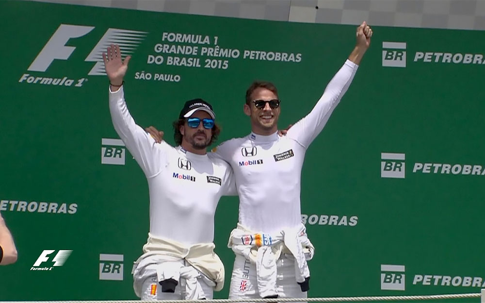 ブラジルGPの表彰台に上がるフェルナンド・アロンソとジェンソン・バトン、2017年