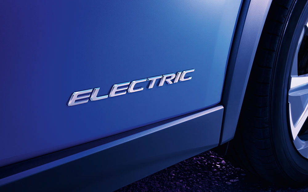 LEXUS初のEV市販モデル「UX300e」のイメージ画像 ELECTRICのロゴ