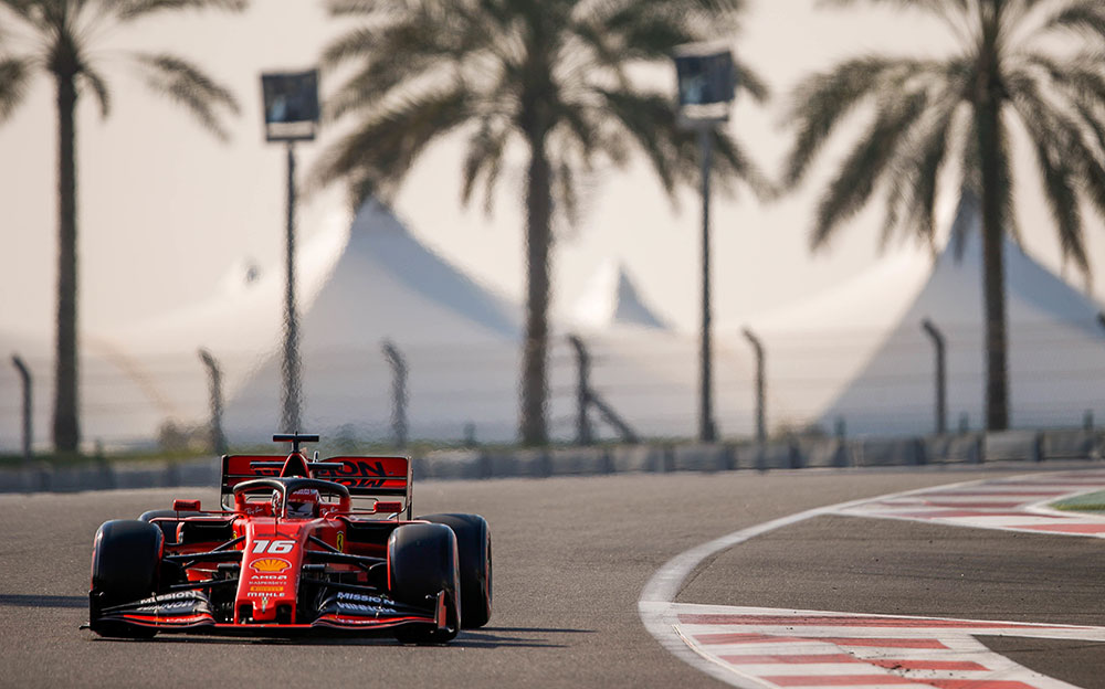 ヤス・マリーナ・サーキットを走行するフェラーリのシャルル・ルクレール、2019年F1アブダビテスト2日目