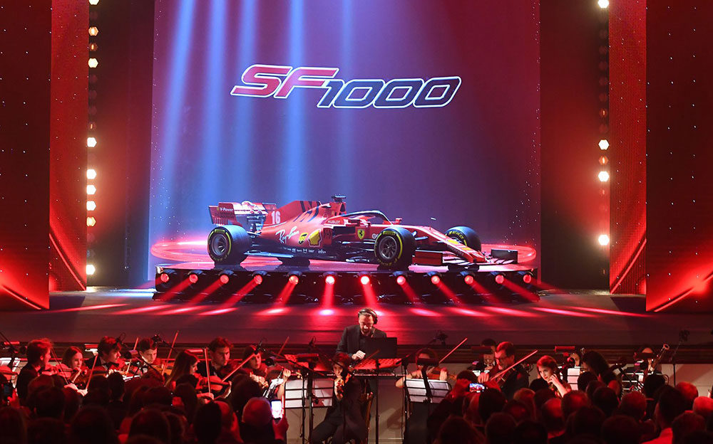 オーケストラの演奏の中、公開されたフェラーリの2020年F1マシン「SF1000」