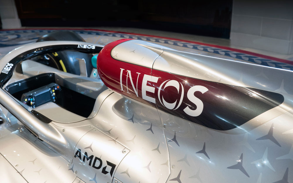 2020年型メルセデスF1マシンに掲載されたイネオス社（INEOS）のロゴ
