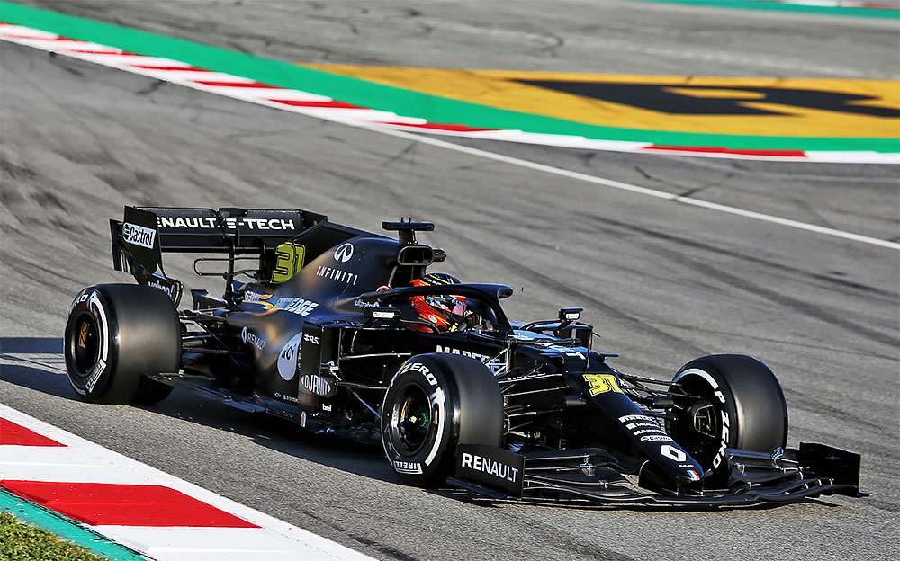 マットな黒塗り塗装が施されたルノーの2020年型F1マシンR.S.20、バルセロナテスト初日にて