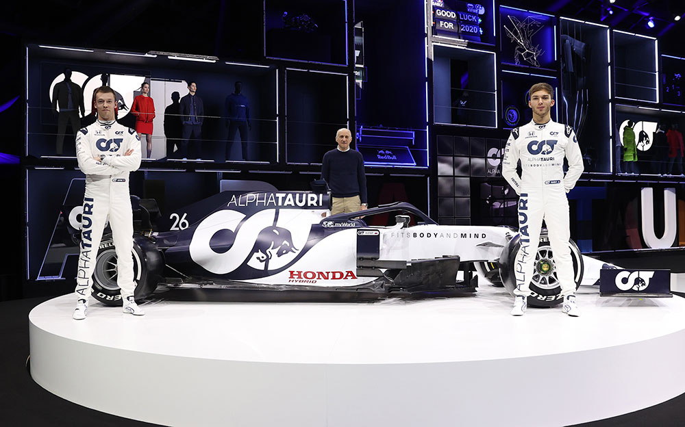 ピエール・ガスリーとダニール・クビアト、2020年型F1マシンAT01発表イベントにて