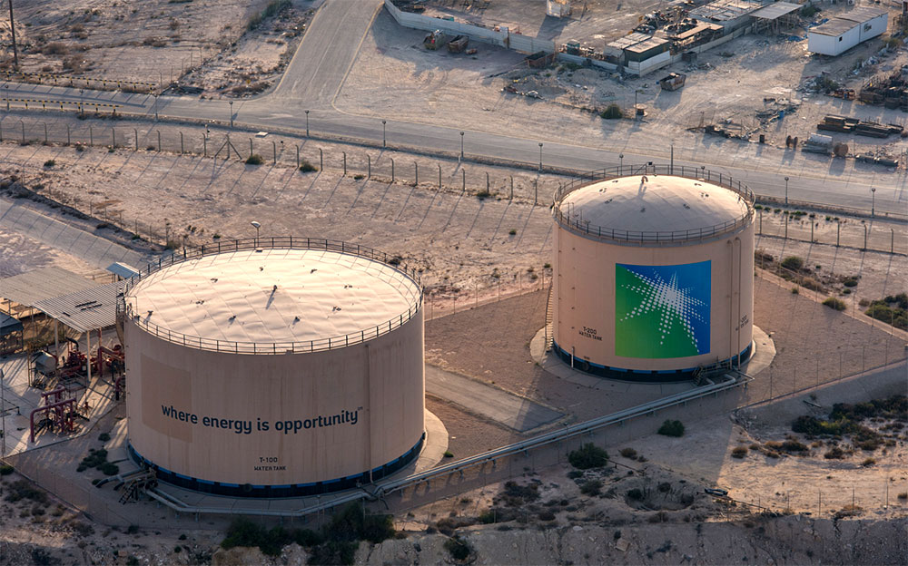 サウジアラムコの石油タンク