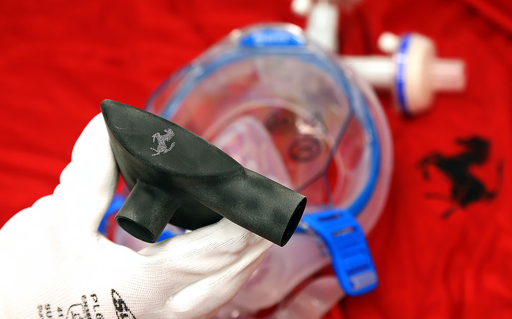スクーデリア・フェラーリが生産した医療従事者用の呼吸器用の部品