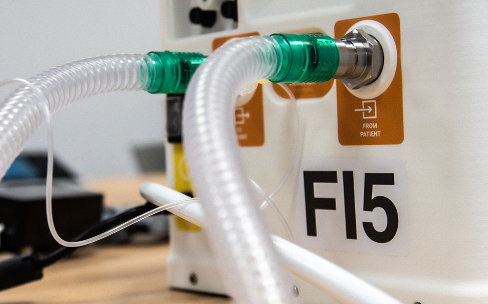 スクーデリア・フェラーリ製の人工呼吸器「FI5」細部