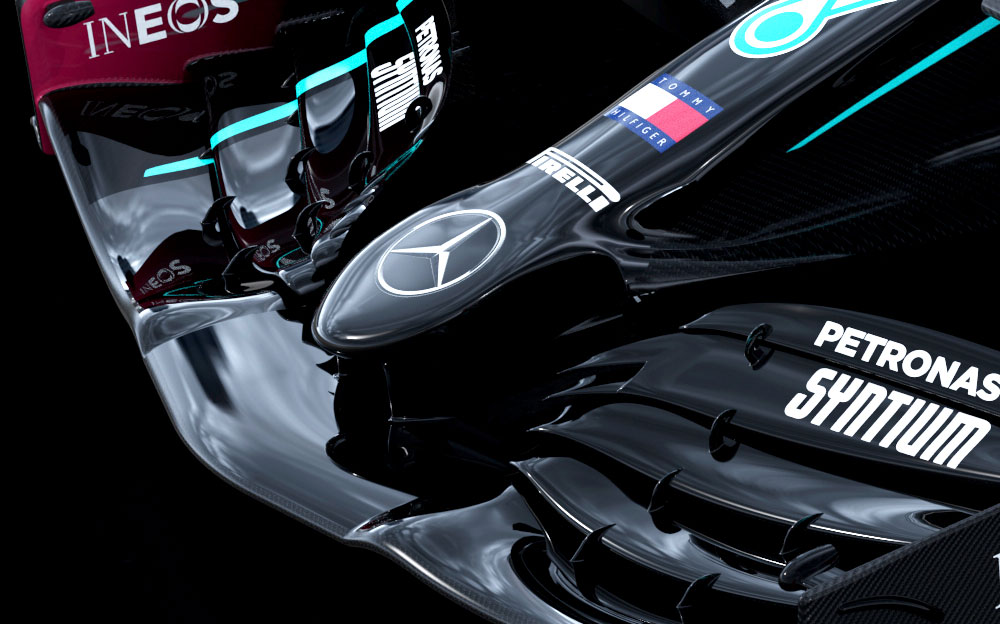 黒一色に塗られたメルセデスAMGの2020年型F1マシン「W11」のフロントウイング拡大