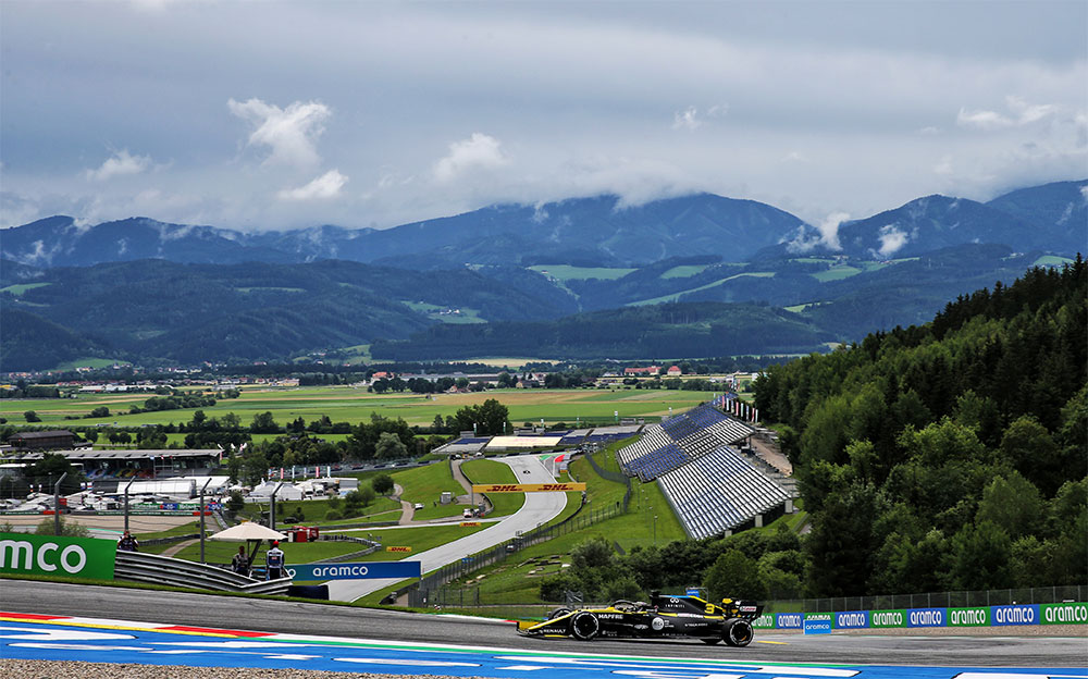 曇り空に覆われたレッドブル・リンク、2020年F1オーストリアGPフリー走行1にて