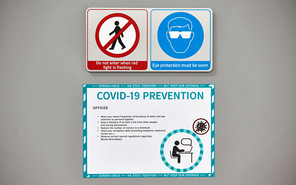 新型コロナウイルス感染症（COVID-19）対策の徹底を促すステッカー