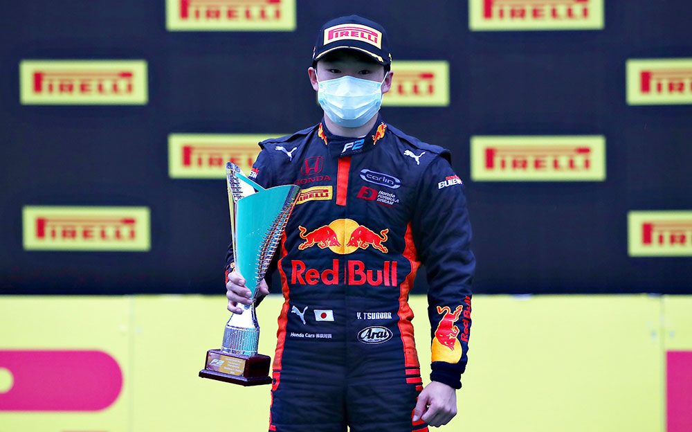 F2 シュピールベルクのレース2で2位表彰台を獲得した角田裕毅