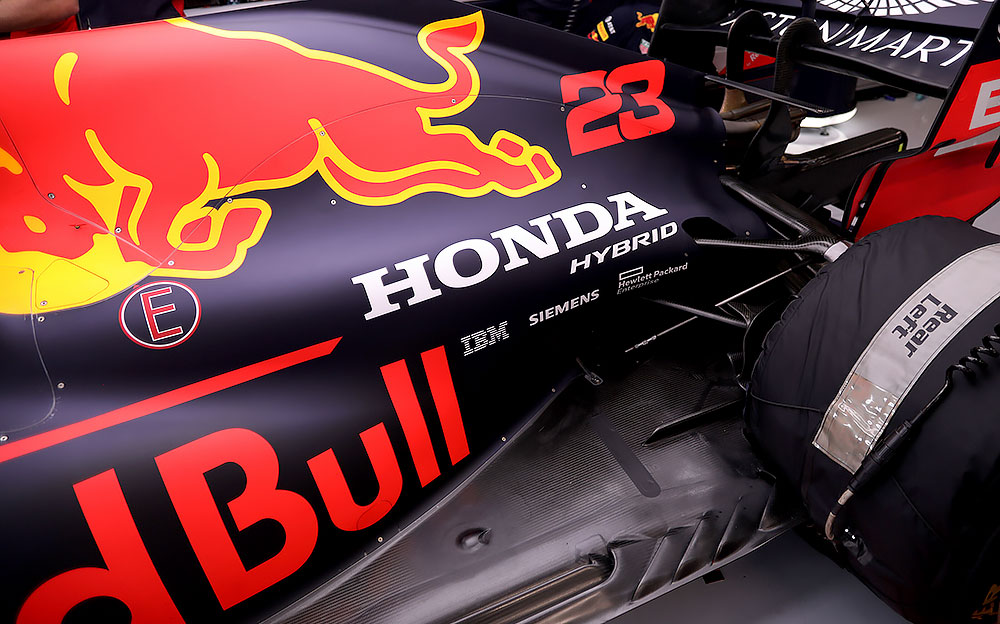 レッドブル・ホンダRB16のフロアとホンダのロゴが掲載されているコークボトル部分、2020年F1ハンガリーGPにて