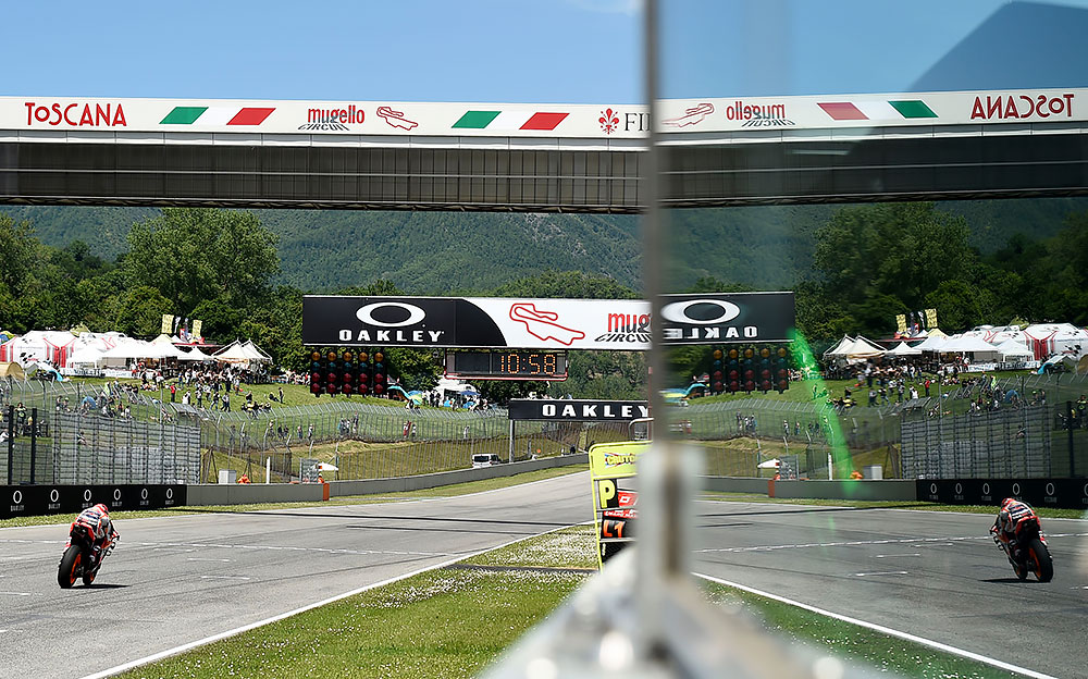 ムジェロ・サーキットのホームストレートを駆け抜けるレプソル・ホンダのマルク・マルケス、2019年MotoGPムジェロ
