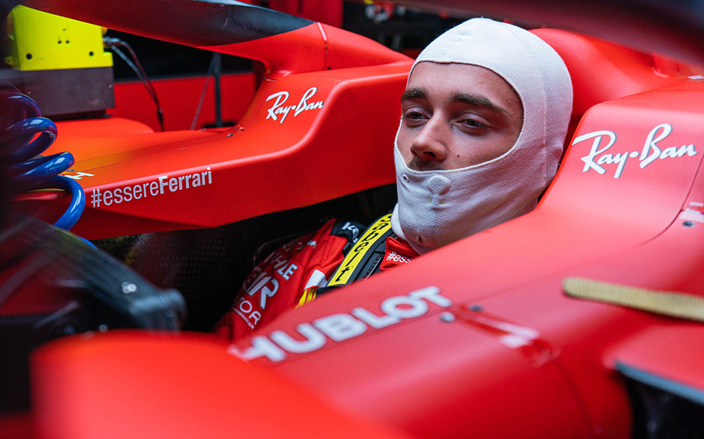 クルマの中で出走の時を待つスクーデリア・フェラーリのシャルル・ルクレール、2020年F1シュタイアーマルクGP