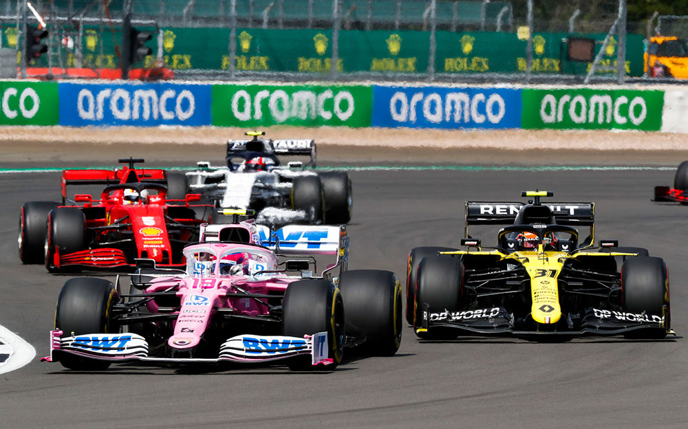 フェラーリとルノーを従えて前を走るレーシングポイントRP20、2020年F1イギリスGP