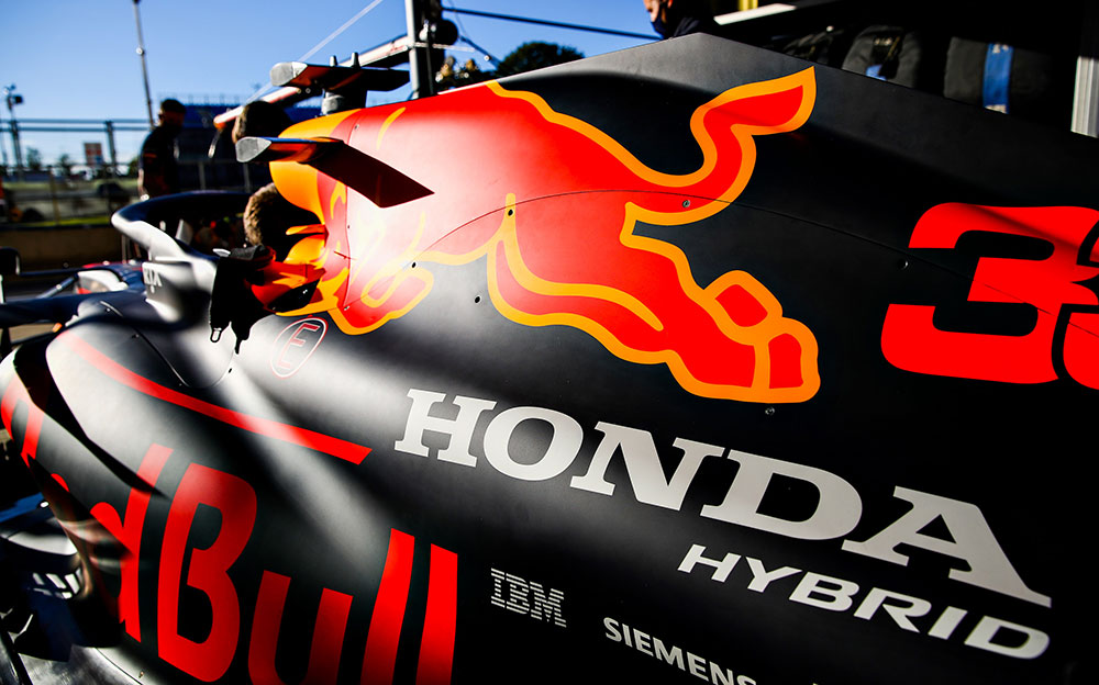 レッドブル・ホンダRB16のエンジンカバーに掲載されたホンダのロゴ、2020年F1イギリスGPにて