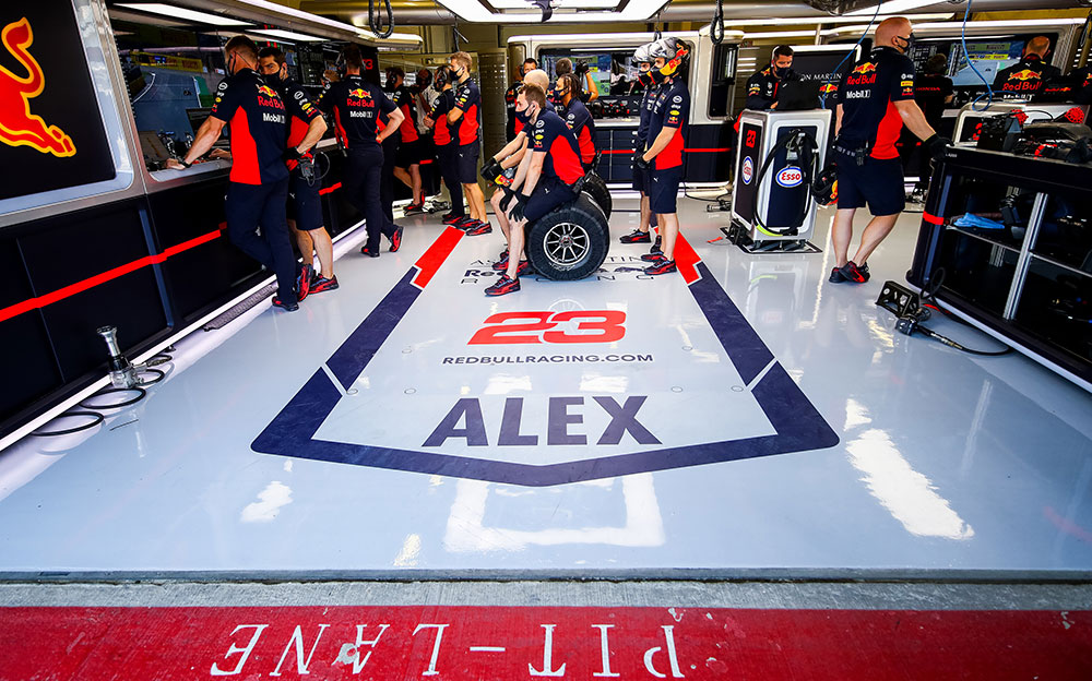 アレックス・アルボンのガレージ内の様子、2020年F1イギリスGPにて