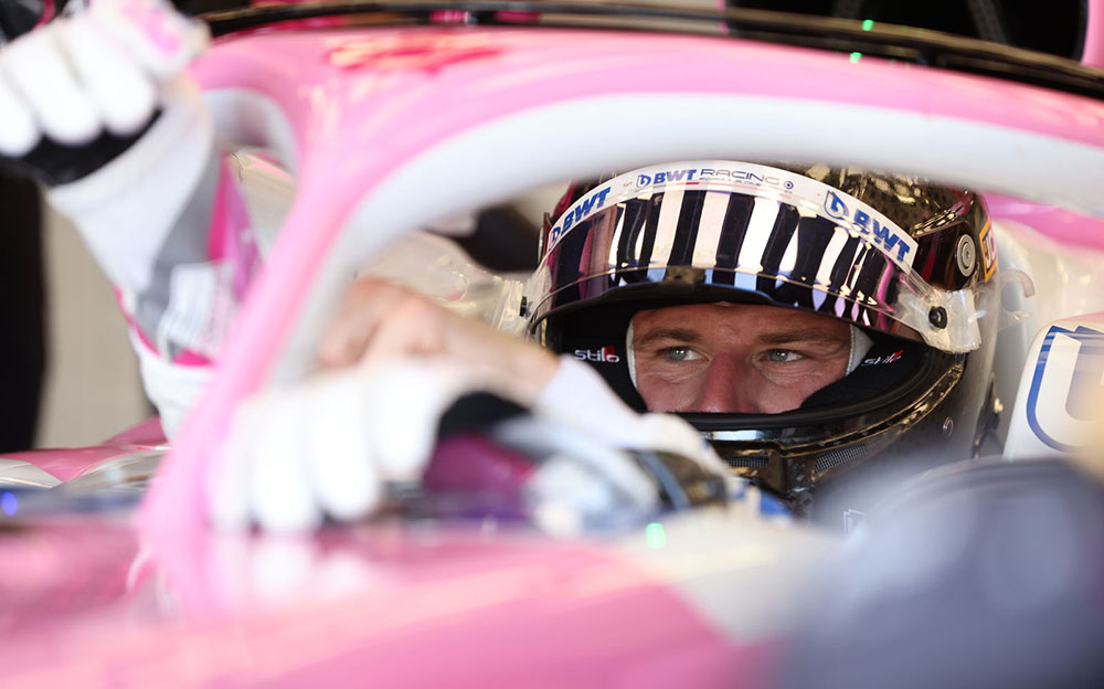 レーシングポイントRP20のコックピットに座るニコ・ヒュルケンベルグ、2020年F1イギリスGP初日フリー走行にて