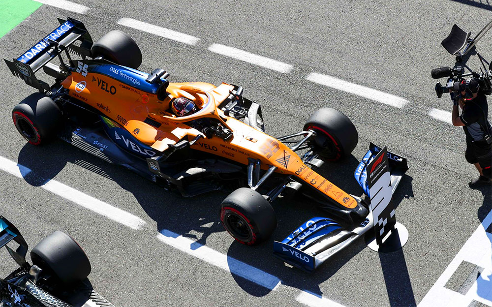 パルクフェルメにマシンを停めたマクラーレンのカルロス・サインツ、2020年F1イタリアGP予選後