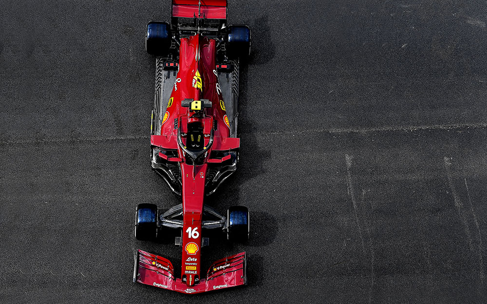 F1デビュー当時の深い赤色に塗られたSF1000、2020年F1トスカーナGPにて