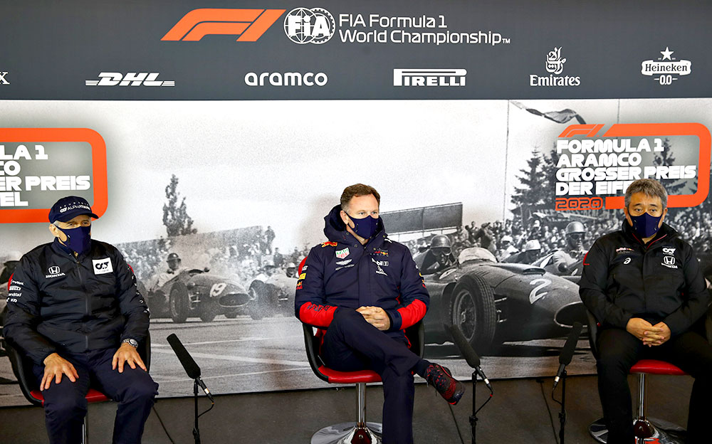 F1アイフェルGPの金曜プレスカンファレンスに出席したクリスチャン・ホーナー、ホンダF1の山本雅史マネージング・ディレクター、フランツ・トスト