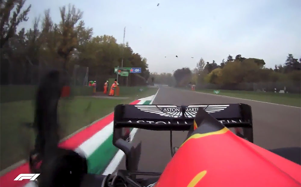 レッドブル・ホンダのマックス・フェルスタッペンの右リアタイヤが破裂する瞬間の動画、2020年F1エミリア・ロマーニャGP決勝レースにて