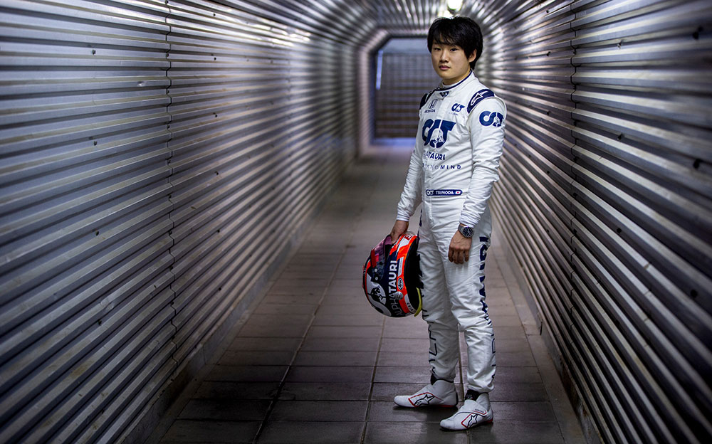 アルファタウリ・ホンダのF1レーシングスーツに身を包んだ角田裕毅、2020年11月4日