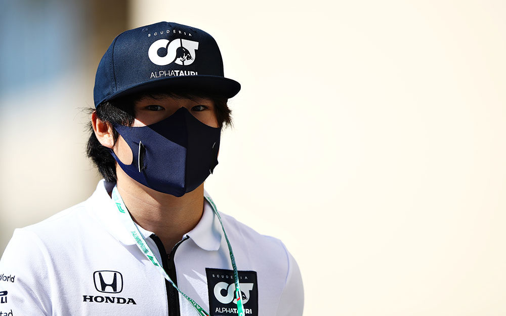 アルファタウリ・ホンダのチームウェアを着る角田裕毅、2020年F1アブダビGPにて