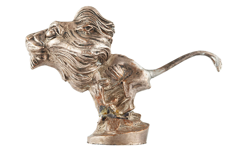 1923年プジョー2代目のロゴ、彫刻家ルネ・ボーディションが彫ったライオンのマスコット