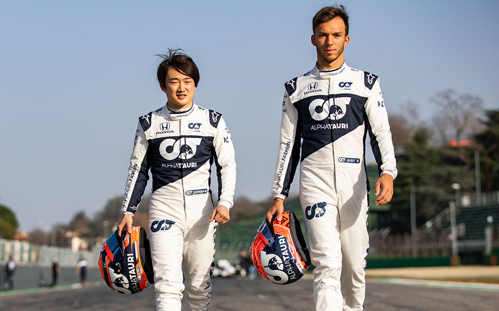 角田裕毅とガスリー、アルファタウリ・ホンダ「AT02」シェイクダウンを完了…隠された新型ノーズ前サスがお目見え | Formula1-Data /  F1情報・ニュース速報解説