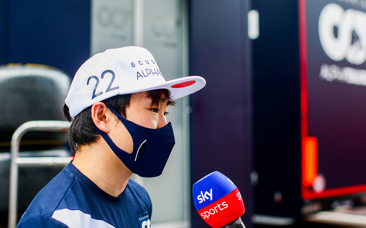 Sky Sportsのインタビューに答えるアルファタウリ・ホンダの角田裕毅、2021年7月2日F1オーストリアGPにて