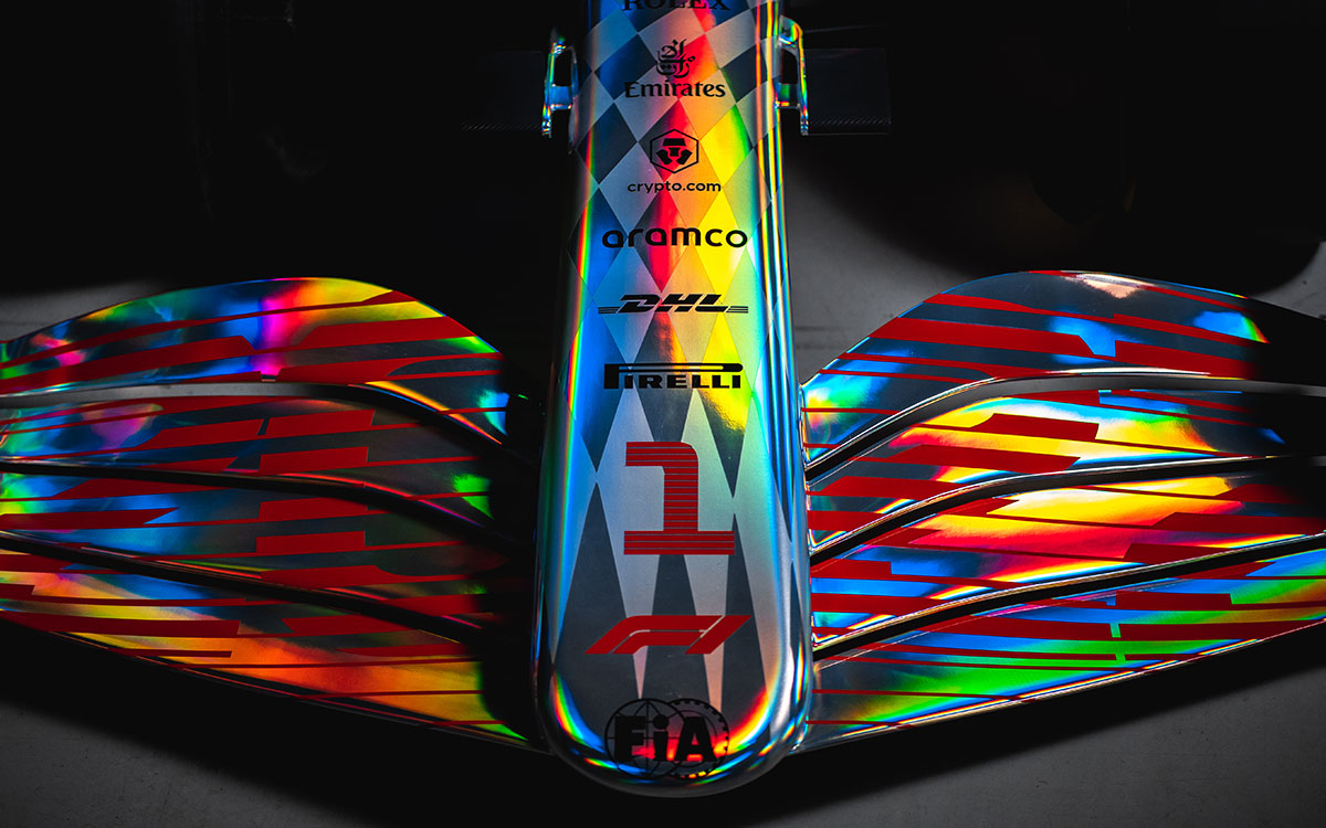 虹色の2022年型F1マシン実物大モデル、2021年7月15日にF1イギリスGPの舞台シルバーストン・サーキットで開催されたイベント「F1 One Begins」にて (12)