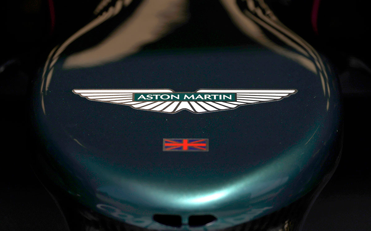アストンマーチンの2021年型F1マシン「AMR21」のノーズ先端に貼られたユニオンジャックとロゴ
