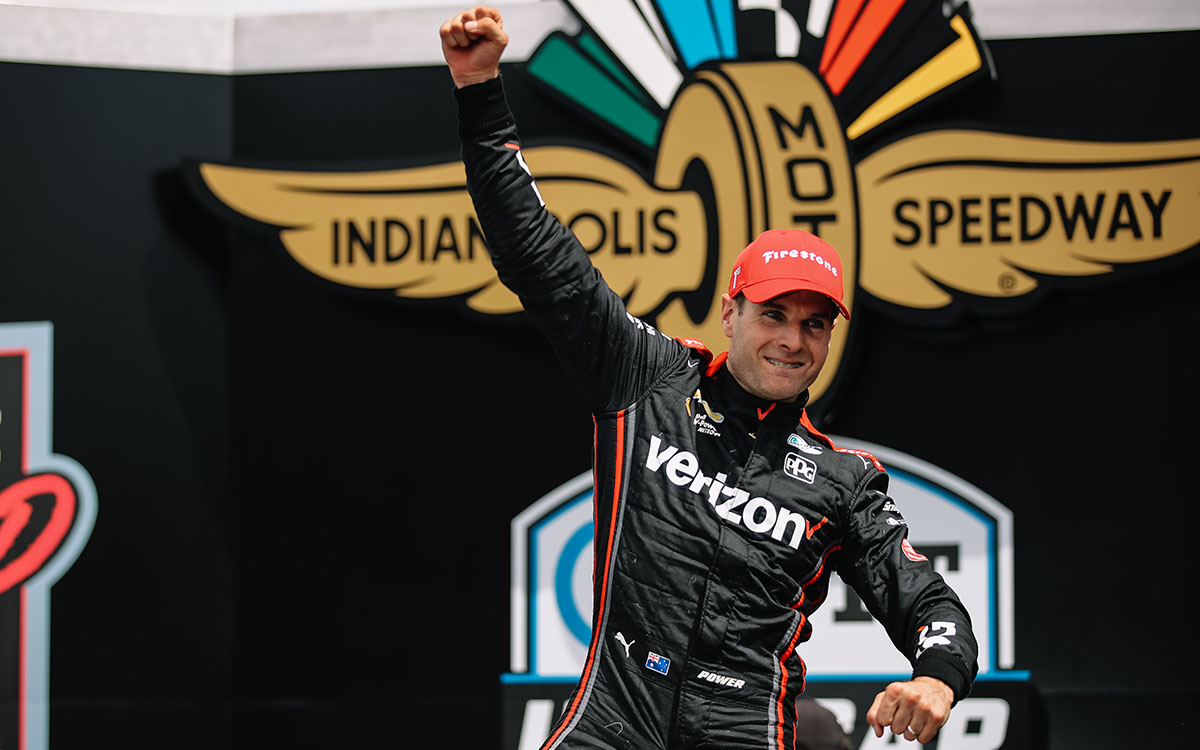 優勝してガッツポーズを取るウィル・パワー、2021年8月14日にインディアナポリス・モーター・スピードウェイ（IMS）で開催されたインディカー第12戦決勝レースにて