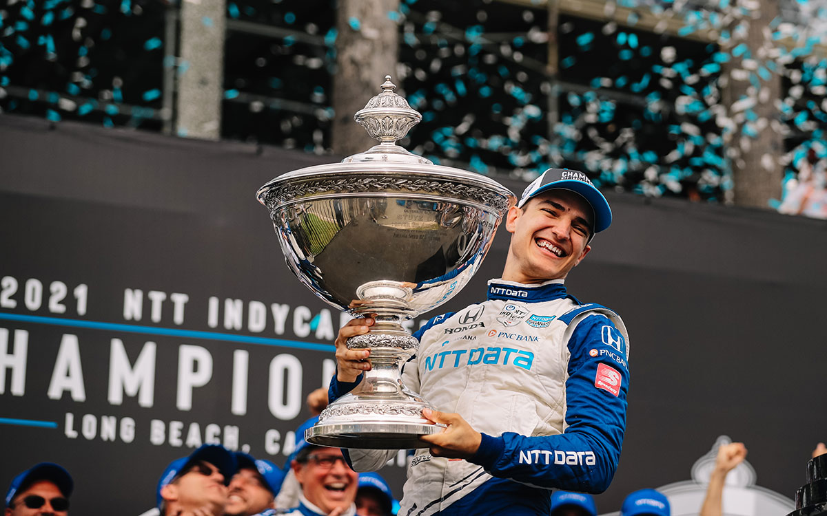 チャンピオン獲得を喜ぶチップ・ガナッシのアレックス・パロウ、2021年9月26日インディカー・シリーズ最終第16戦ロングビーチGP決勝レースにて