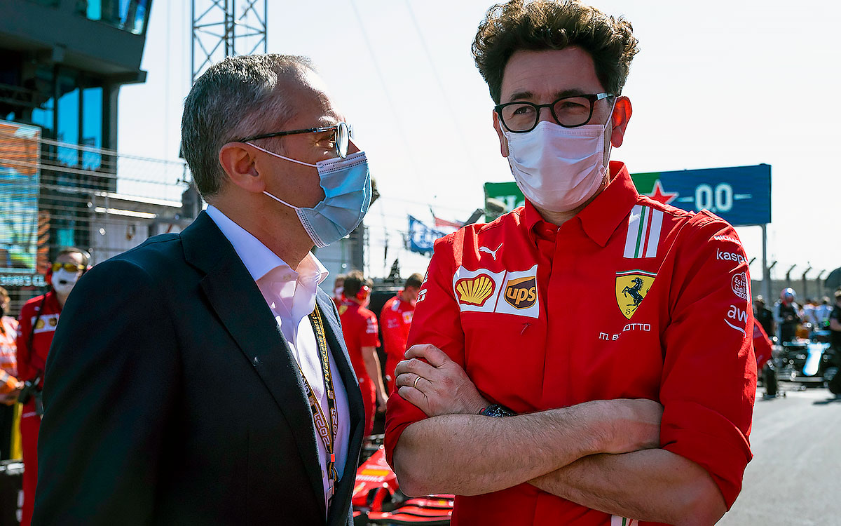 F1のステファノ・ドメニカリCEOとフェラーリのマッティア・ビノット代表、2021年9月5日F1オランダGP決勝レースにて