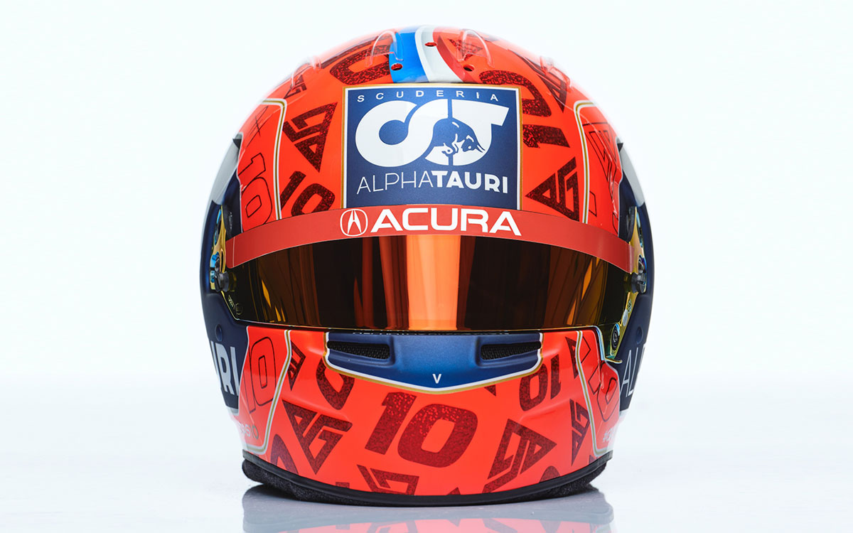 バイザーにホンダの高級車ブランド「アキュラ」のロゴが入った2021年F1アメリカGP用のピエール・ガスリー（アルファタウリ）のスペシャルヘルメット