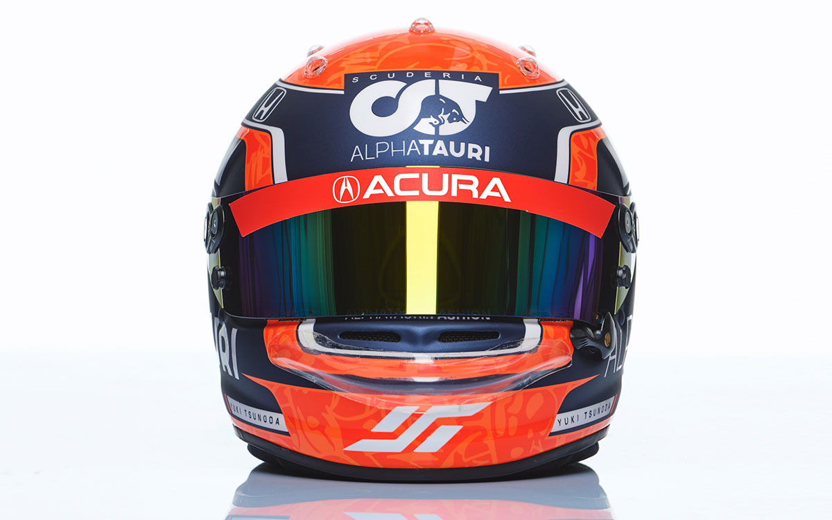 バイザーにホンダの高級車ブランド「アキュラ」のロゴが入った2021年F1アメリカGP用の角田裕毅（アルファタウリ）のスペシャルヘルメット