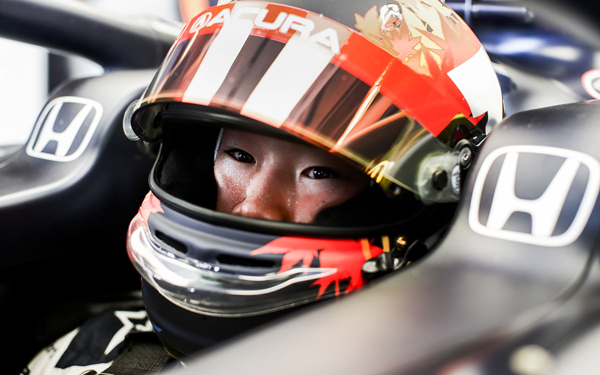 AT02の中で汗をかくアルファタウリ・ホンダの角田裕毅、2021年10月22日F1アメリカGP初日フリー走行にて