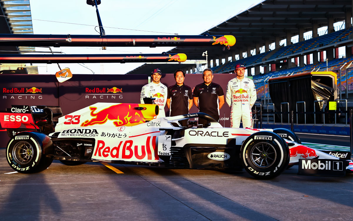 フェルスタッペンとペレス、日本語記名入りのホンダ仕様ホワイトオーバーオールを着用！F1トルコGP限定で | Formula1-Data /  F1情報・ニュース速報解説